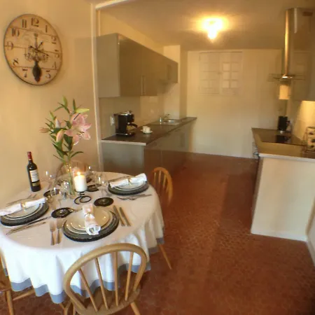 Boutique 2 Chambres Dans Le Vieux Апартаменты *