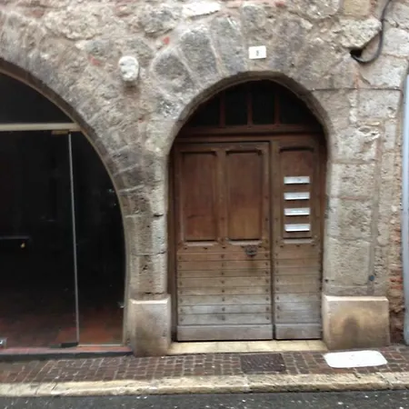 Boutique 2 Chambres Dans Le Vieux Апартаменты *